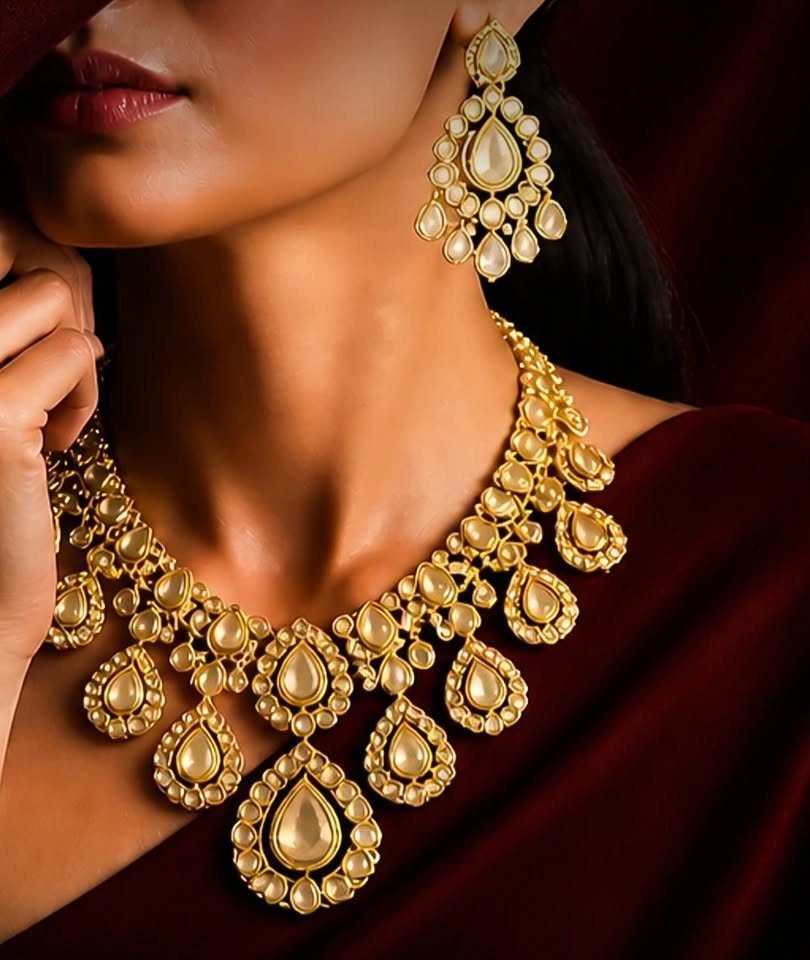 Model wearing a gold kundan necklace and earrings set from Pramod Jewellers